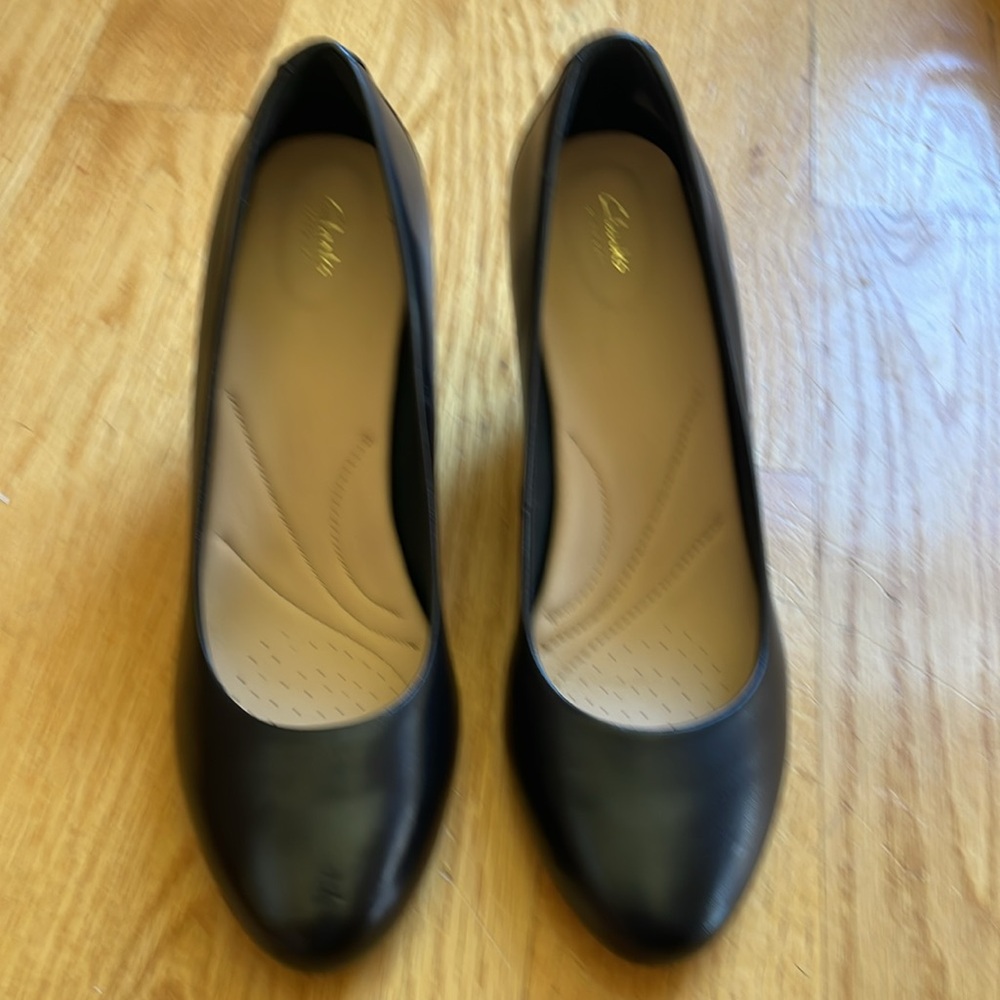 Clark’s Raven Rise Shoes - Picture 2 of 4